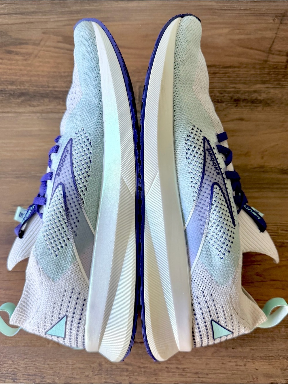 Brooks Women’s Levitate 5 in White/Yucca/Teal (Size: 8.5-B) Excellent/Like New - Picture 6 of 10